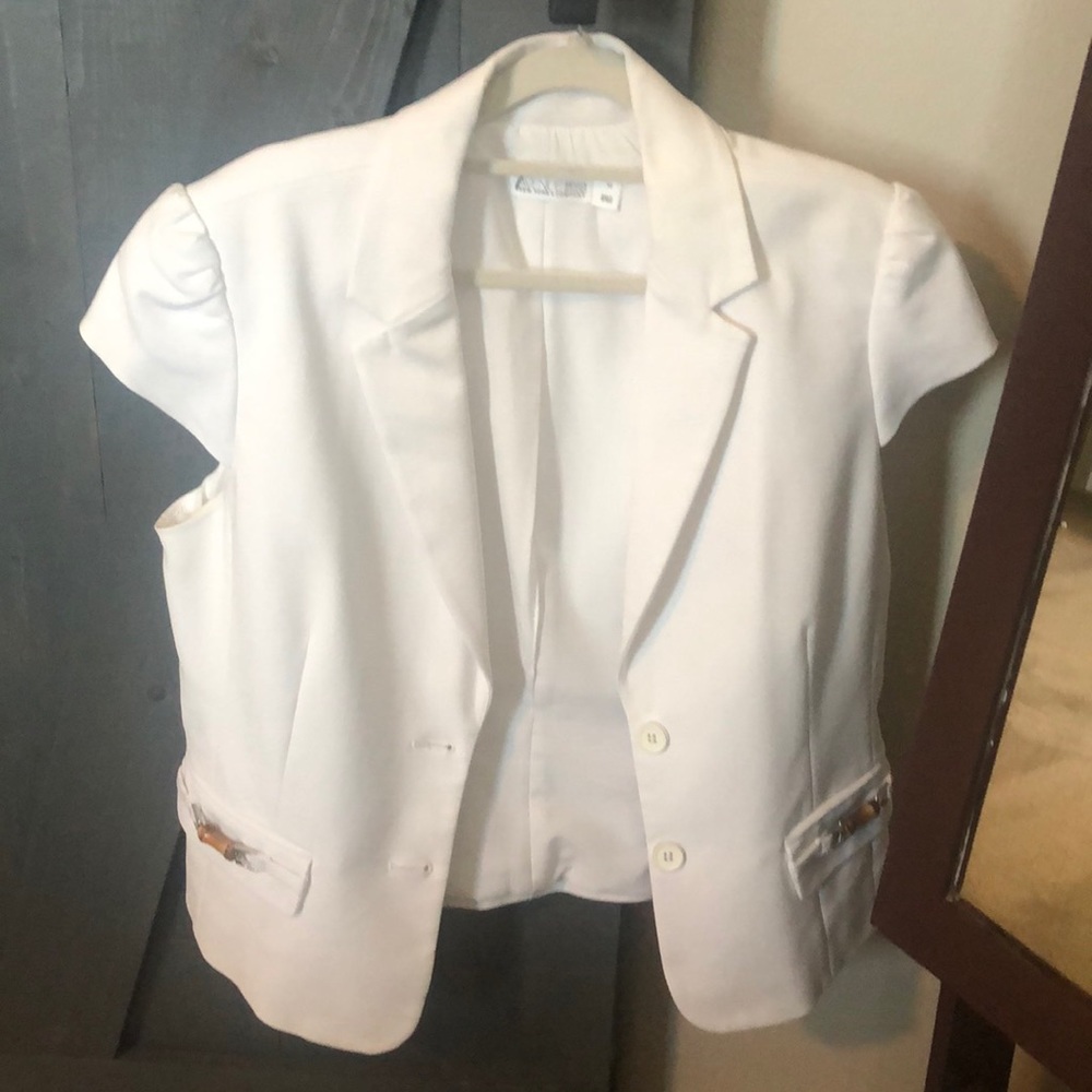 Beautiful short sleeve jacket